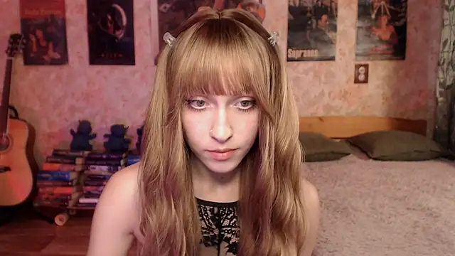 Snapshot of Friendly_Ellie chatting on 07/17/26, 11:28 Friendly Ellie online show from 07/17/26, 11:28