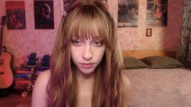 Snapshot of Friendly_Ellie chatting on 07/26/26, 12:19 Friendly Ellie online show from 07/26/26, 12:19