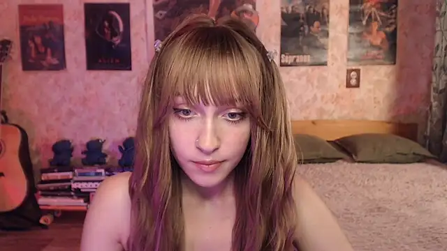 Snapshot of Friendly_Ellie chatting on 07/29/26, 01:31 Friendly Ellie online show from 07/29/26, 01:31