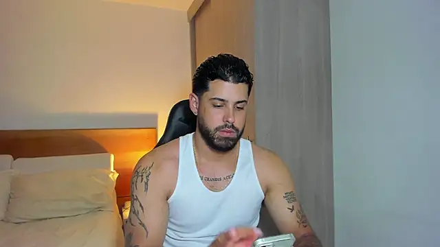 Justyn Torres online show from 01/08/25, 01:42