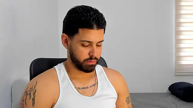 Justyn Torres online show from 10/24/25, 01:51