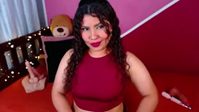 Snapshot of Queenamazon1 chatting on 04/08/26, 06:13 Queenamazon1 online show from 04/08/26, 06:13