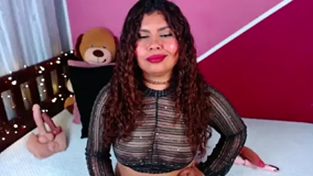 Snapshot of Queenamazon1 chatting on 04/25/26, 03:20 Queenamazon1 online show from 04/25/26, 03:20
