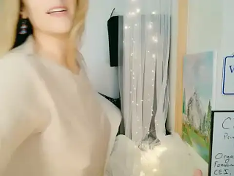 Snapshot of victorialotus chatting on 09/25/25, 06:17 victorialotus online show from 09/25/25, 06:17