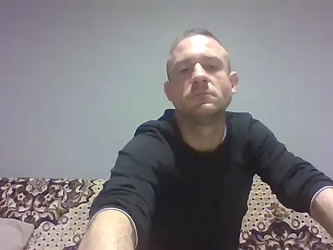 Snapshot of aroj95 chatting on 10/31/25, 02:45 aroj95 online show from 10/31/25, 02:45