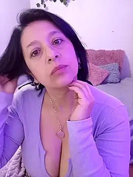 camilalatti online show from 09/18/25, 05:37