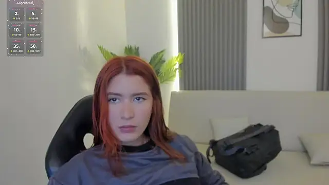 emilyycute  online show from 12/28/24, 01:17