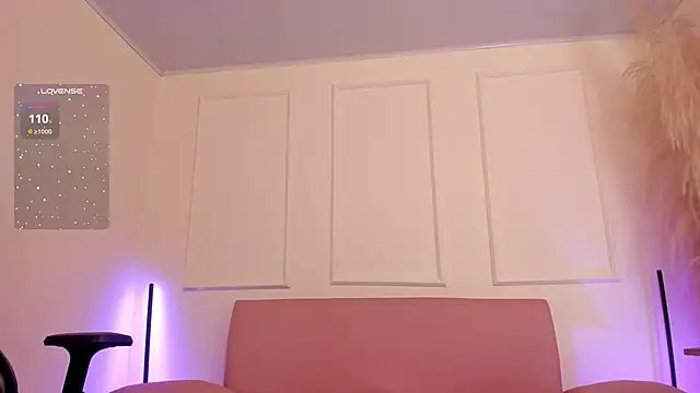 emilyycute  online show from 02/01/25, 12:16