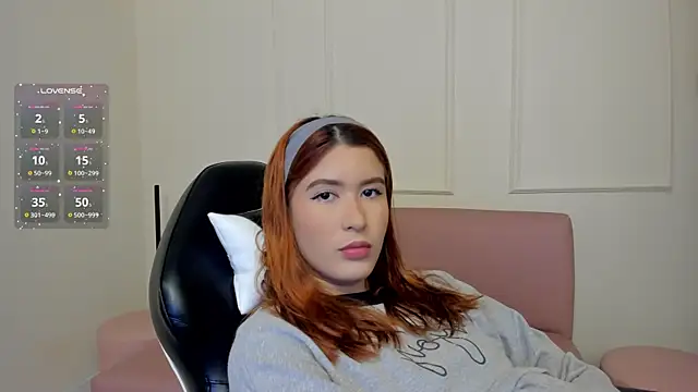 emilyycute  online show from 02/03/25, 12:14