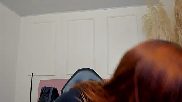 emilyycute  online show from 02/05/25, 12:17