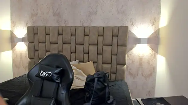 emilyycute  online show from 02/13/25, 12:11