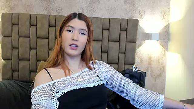 emilyycute  online show from 02/14/25, 12:14