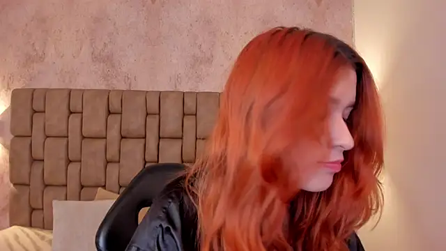 emilyycute  online show from 02/15/25, 06:33