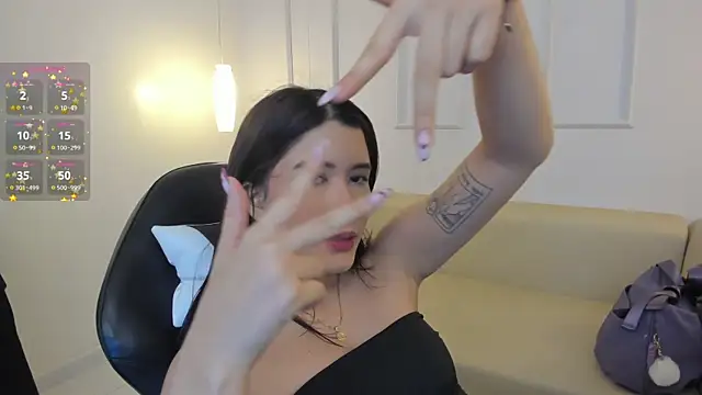 emilyycute  online show from 03/13/25, 12:13