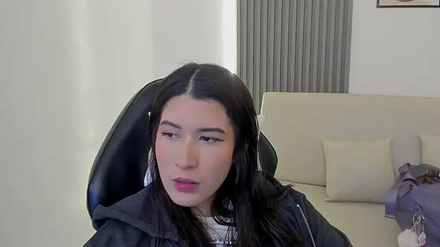 emilyycute  online show from 03/20/25, 12:11