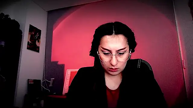 Snapshot of Scarlett_Sen chatting on 12/18/25, 03:18 Scarlett Sen online show from 12/18/25, 03:18