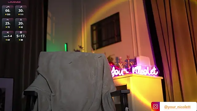 Snapshot of Your_Nicolett chatting on 01/20/25, 04:21 Your Nicolett online show from 01/20/25, 04:21