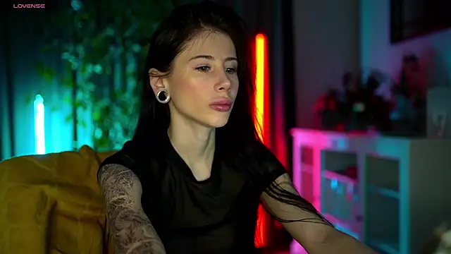 Snapshot of Your_Nicolett chatting on 02/18/25, 02:16 Your Nicolett online show from 02/18/25, 02:16