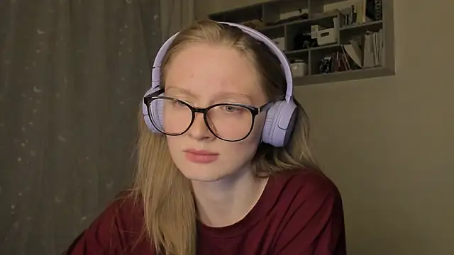 mollytuck online show from 09/18/25, 03:03