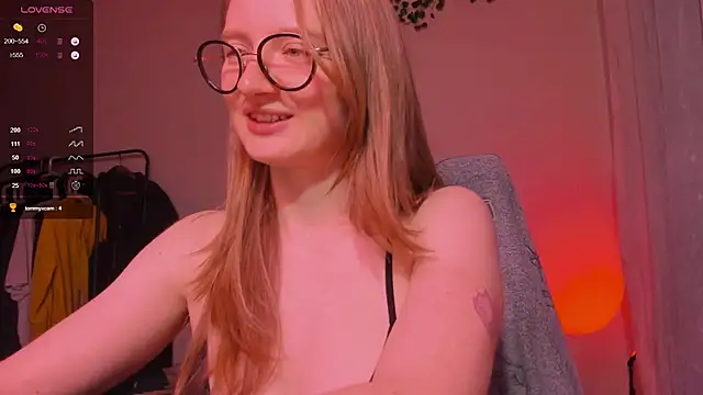 mollytuck online show from 10/24/25, 01:51