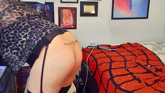 Snapshot of DoMeDoggyDiana chatting on 10/18/25, 09:21 DoMeDoggyDiana online show from 10/18/25, 09:21