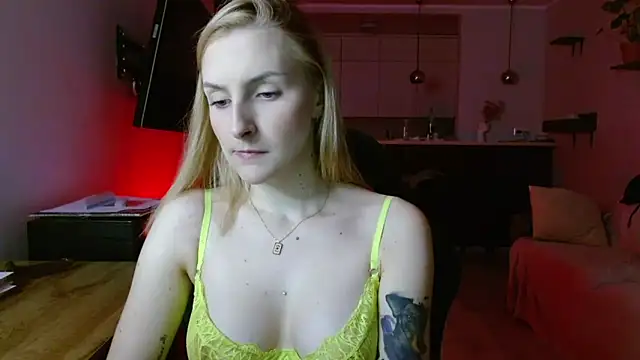 Snapshot of illusorycat chatting on 11/09/25, 02:04 illusorycat online show from 11/09/25, 02:04