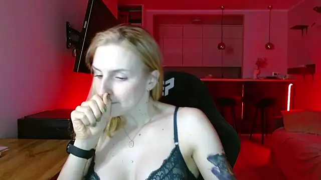 Snapshot of illusorycat chatting on 11/13/25, 06:18 illusorycat online show from 11/13/25, 06:18