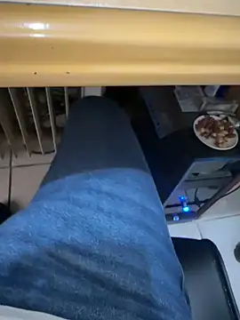 Snapshot of MAHKE12 chatting on 09/24/25, 11:24 MAHKE12 online show from 09/24/25, 11:24