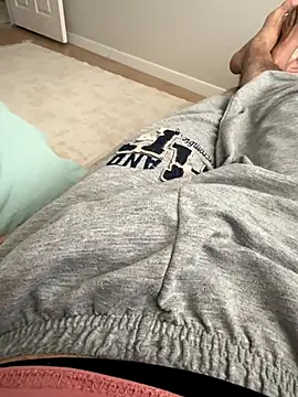 Snapshot of MAHKE12 chatting on 09/28/25, 09:03 MAHKE12 online show from 09/28/25, 09:03