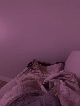 Snapshot of MAHKE12 chatting on 10/05/25, 10:29 MAHKE12 online show from 10/05/25, 10:29