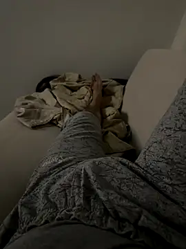 Snapshot of MAHKE12 chatting on 10/06/25, 10:29 MAHKE12 online show from 10/06/25, 10:29