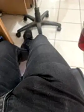 Snapshot of MAHKE12 chatting on 10/10/25, 09:30 MAHKE12 online show from 10/10/25, 09:30