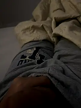 Snapshot of MAHKE12 chatting on 10/10/25, 10:42 MAHKE12 online show from 10/10/25, 10:42