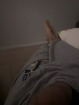 Snapshot of MAHKE12 chatting on 10/18/25, 12:57 MAHKE12 online show from 10/18/25, 12:57