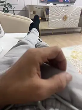 Snapshot of MAHKE12 chatting on 10/19/25, 08:42 MAHKE12 online show from 10/19/25, 08:42