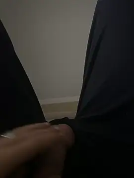 Snapshot of MAHKE12 chatting on 10/21/25, 09:59 MAHKE12 online show from 10/21/25, 09:59