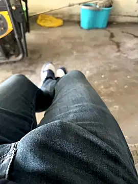 Snapshot of MAHKE12 chatting on 10/24/25, 09:17 MAHKE12 online show from 10/24/25, 09:17