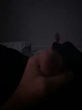 Snapshot of MAHKE12 chatting on 11/05/25, 09:59 MAHKE12 online show from 11/05/25, 09:59