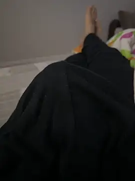 Snapshot of MAHKE12 chatting on 11/19/25, 10:10 MAHKE12 online show from 11/19/25, 10:10