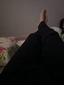 Snapshot of MAHKE12 chatting on 11/21/25, 09:46 MAHKE12 online show from 11/21/25, 09:46