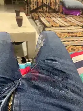 Snapshot of MAHKE12 chatting on 11/22/25, 02:49 MAHKE12 online show from 11/22/25, 02:49