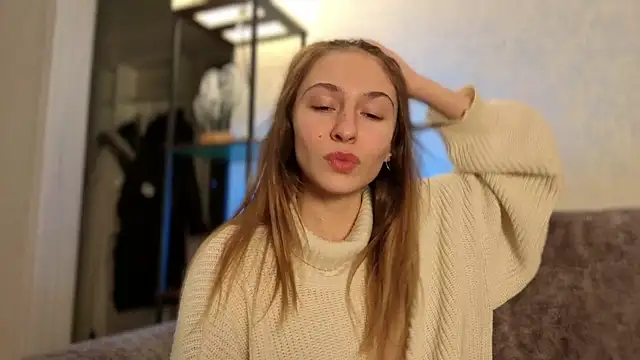 Snapshot of LovelyKatea chatting on 11/16/25, 12:44 LovelyKatea online show from 11/16/25, 12:44