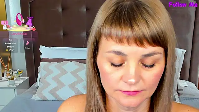 Snapshot of annasimonsj chatting on 10/14/25, 01:06 annasimonsj online show from 10/14/25, 01:06