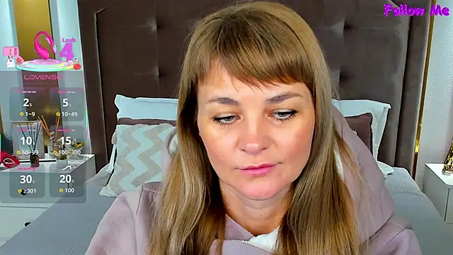 Snapshot of annasimonsj chatting on 10/15/25, 01:06 annasimonsj online show from 10/15/25, 01:06