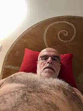 Snapshot of exhibcho chatting on 05/26/26, 10:06 exhibcho online show from 05/26/26, 10:06