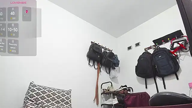 Snapshot of perla_jeff chatting on 02/26/26, 02:27 perla jeff online show from 02/26/26, 02:27
