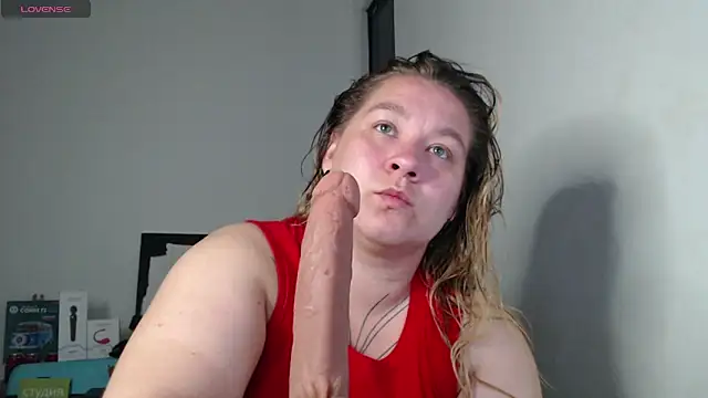 Snapshot of Enotika chatting on 11/18/25, 11:26 Enotika online show from 11/18/25, 11:26