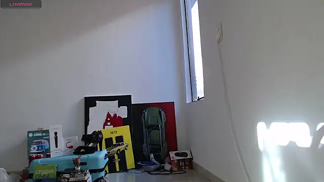 Snapshot of Enotika chatting on 11/19/25, 08:31 Enotika online show from 11/19/25, 08:31