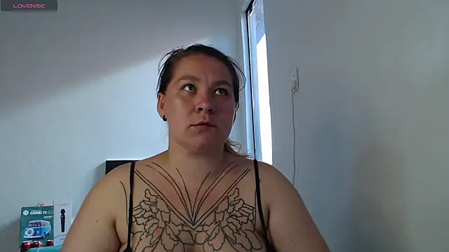 Snapshot of Enotika chatting on 11/20/25, 07:57 Enotika online show from 11/20/25, 07:57