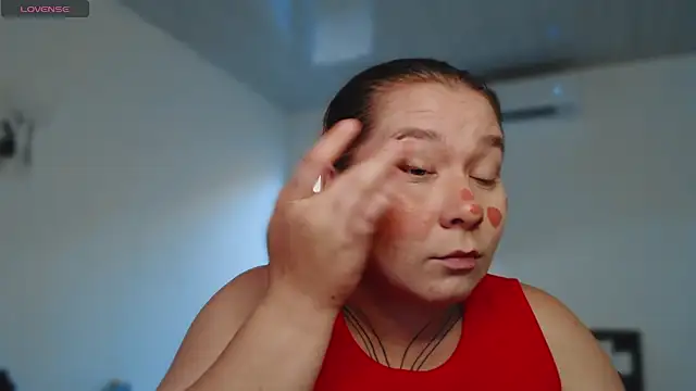 Snapshot of Enotika chatting on 11/28/25, 09:17 Enotika online show from 11/28/25, 09:17